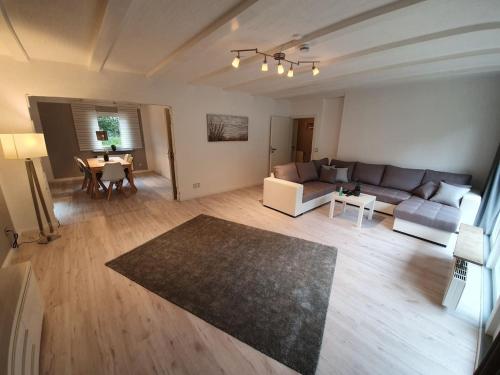 Tolle 125m² Erdgeschoßwohnung im Einzelhaus in 卡爾滕基爾興