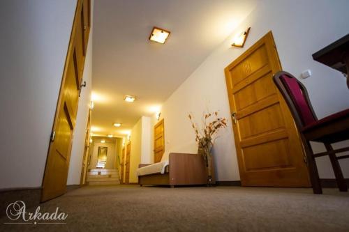 Фойє, Hotel Arkada in Раві Мазовецькі