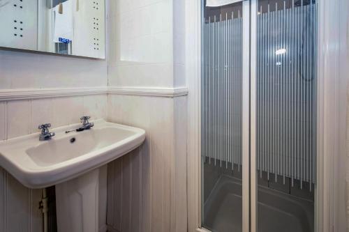 No. 21 York - image 5