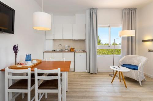 Superior Two-Bedroom Apartment image 7