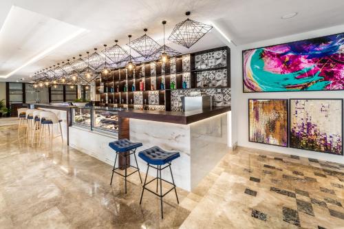 Restaurant, Mercure Dubai Barsha Heights Hotel and Apartments in Barsha Heights (Tecom)