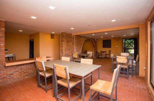 레스토랑, 호텔 뎁체 (Hotel Depche) in 반디푸르