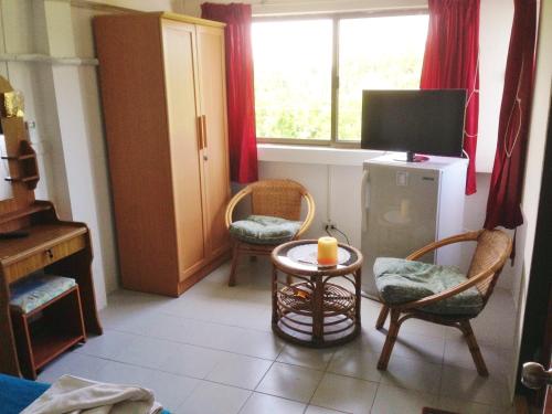 room detail thumbnail 1