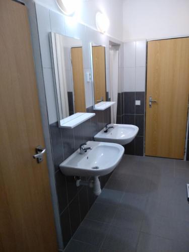 Lowcost hostel - image 2