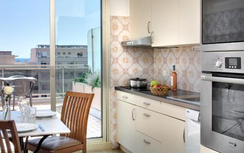 2 bedrooms, 5 beds