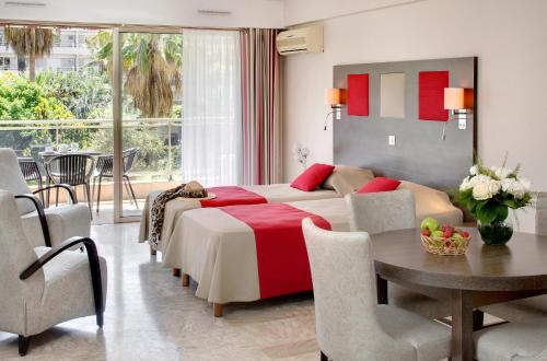2 twin beds