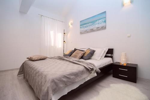 VILLA ANA - 3 bedroom villa with private pool and unspoiled natural environment - image 2