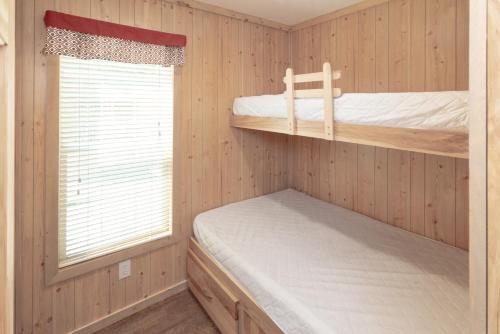 Adirondack Gateway RV Resort and Campground - image 9