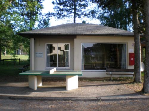 샤토루 Camping le Rochat Belle Isle 4성급 게스트하우스 레스토랑