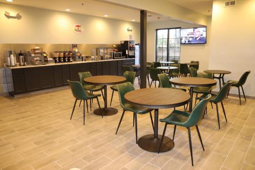 ห้องอาหาร, ซูเปอร์ 8 บาย วินด์แฮม ไฮพอยต์/กรีนส์โบโร (Super 8 by Wyndham High Point/Greensboro) in ไฮน์พอยต์ (NC)