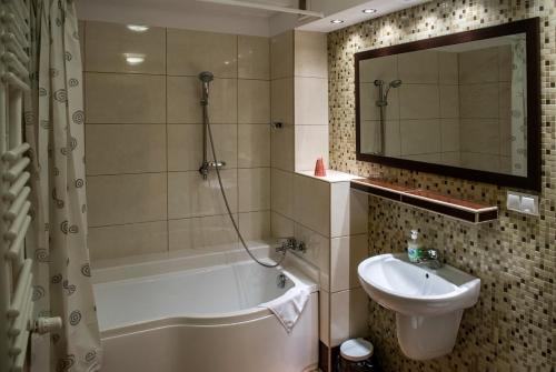 Hotel Hensch - image 9