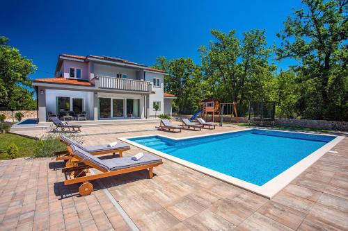 Villa Andrea with 5 bedrooms, 50 sqm private pool, a fun zone with PRO 9 Pool table, outdoor playground - Accommodation - Poljica