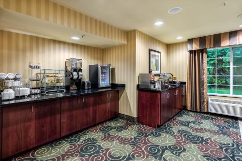 Cobblestone Inn & Suites - Vinton, IA