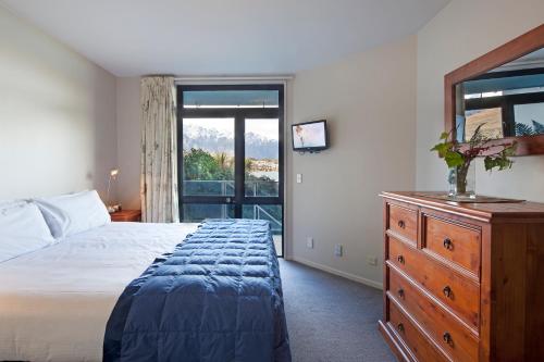 Spinnaker Bay Apartments - image 3