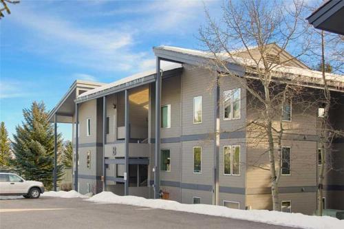 JHRL - Rendezvous B4, Comfortable Slope-side Condo, Hot tub next door - Teton Village