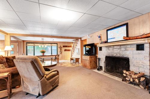 Roost Manor - image 5