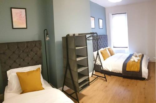8 bed house 2 miles (7 Mins) from Newcastle centre