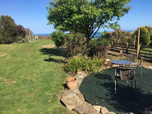 2 The Close in Robin Hood's Bay