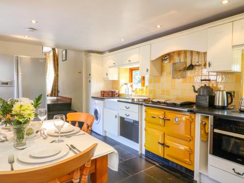 Great Bradley Cottage - image 3
