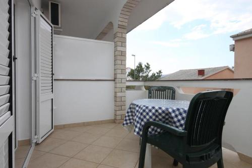 ระเบียง/ชานเรือน, Apartments and rooms with parking space Zubovici, Pag - 6357 in ซูโบวิซี