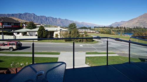 Large Studio with Mountain View