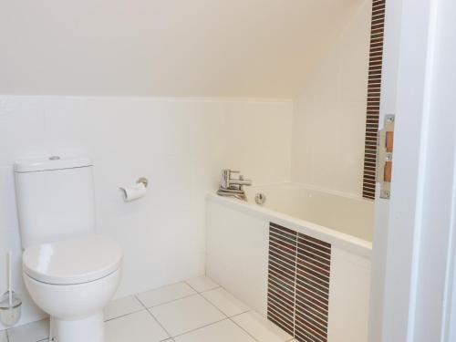 1 McAdam House - image 5