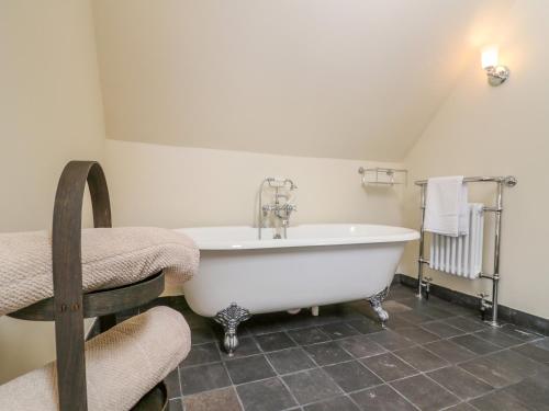 Easter Cottage - image 8