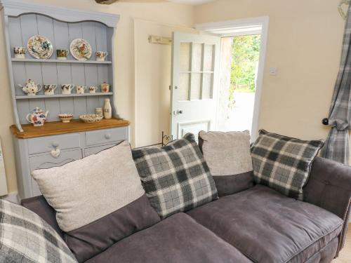 Church Farm Cottage - image 11