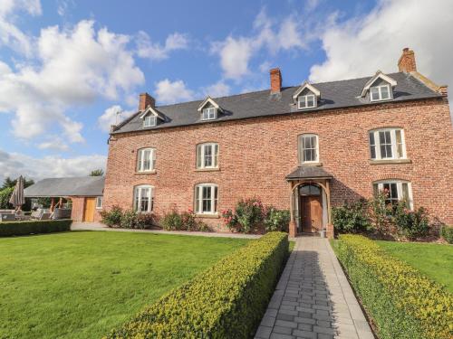 Rhandregynwen Hall in Llansantffraid