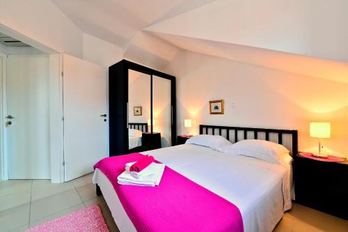 One-Bedroom Apartment image 7