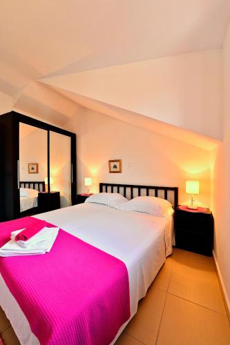 One-Bedroom Apartment image 6