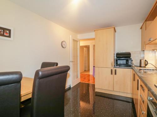 7 Riverside Gardens - image 7