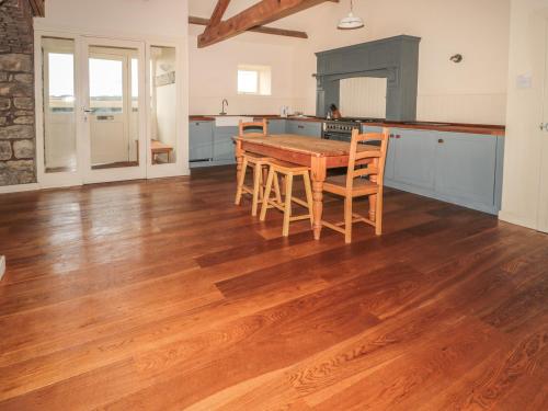 The Long Barn - image 13