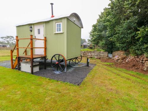 Shepherds Hut - The Hurdle