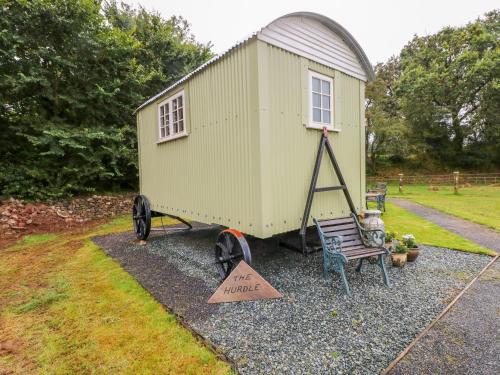 Shepherds Hut - The Hurdle