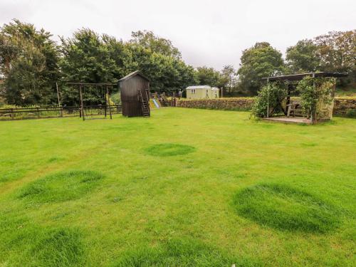 Shepherds Hut - The Hurdle