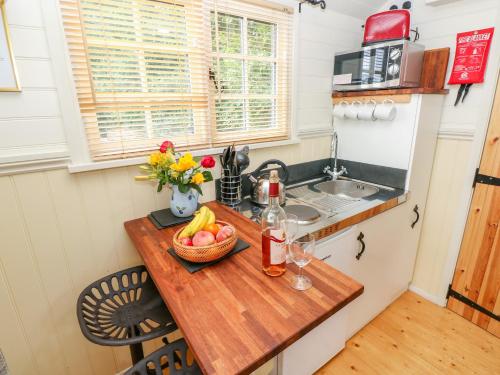 Shepherds Hut - The Crook in Rosemarket