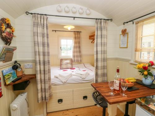 Shepherds Hut - The Crook in Rosemarket