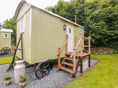 Shepherds Hut - The Crook