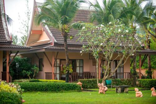 Lanta Casuarina Beach Resort