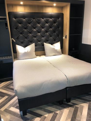 Munich Deluxe Hotel - image 5