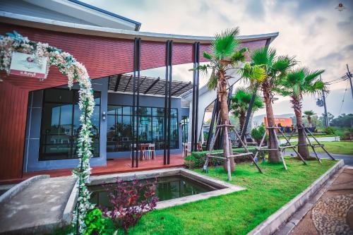 Saint Tropez Resort in Leam Sadej Beach