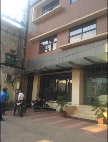 Hotel Aarya Inn Stop at Hotel Aarya Inn to discover the wonders of Raipur. Featuring a satisfying list of amenities, guests will find their stay at the property a comfortable one. Service-minded staff will welcome an