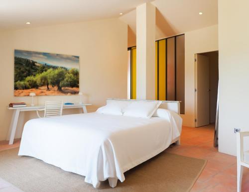 Cortijo LA Organic Cortijo Los Azules is perfectly located for both business and leisure guests in Ronda. The property offers a high standard of service and amenities to suit the individual needs of all travelers. To be