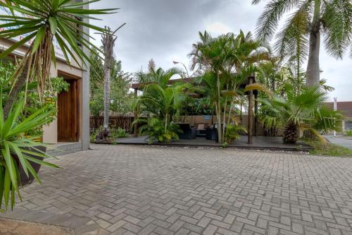 Exterior view, Shonalanga Lodge in Saint Lucia Estuary