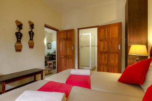 Bathroom, Shonalanga Lodge in Saint Lucia Estuary