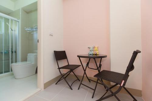 Double Room with Balcony image 8