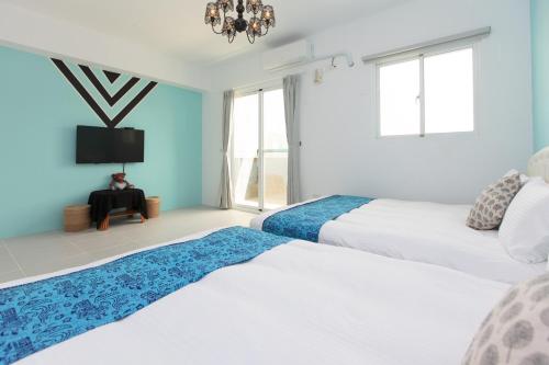 Quadruple Room with Balcony image 10