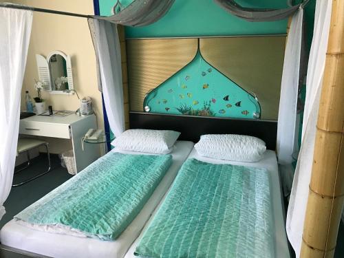 1 queen bed