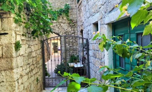  Omis center apartments in Omiš